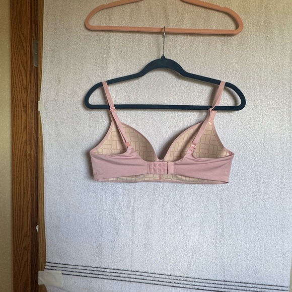 Victoria's Secret Pink Seamless Bra Intimates - Picture 5 of 10